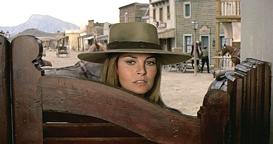Raquel Welch as Hannie Caulder goes looking for Thomas in Hannie Caulder (1971)