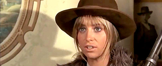Susan George as Sonny, ready to pose for a wanted poster in Sonny and Jed (1972)