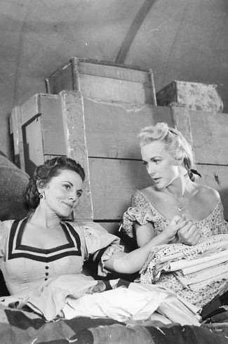 Jeanne Cagney as Cordie Hay and Cathy Downs as Amy Connors in Kentucky Rifle (1956)