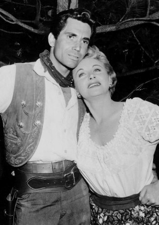 Anthony George as Juan Morales and Vera Ralston as Cheel in Gunfire at Indian Gap (1957)