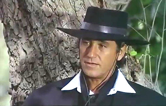 Alberto de Mendoza as Latimore in Awkward Hands (1970)