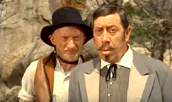 Lucien Raimbourge as Sheriff Scotty and Fernandel as Antoine Esperandieu in Dynamite Jack (1961)
