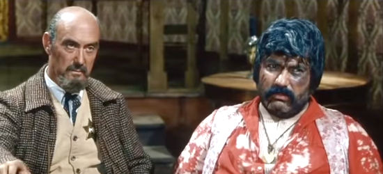 Consalvo Dell'Arti as the sheriff and Giovanni Ivan Scratuglia as Pancho in Thompson 1880 (1966)