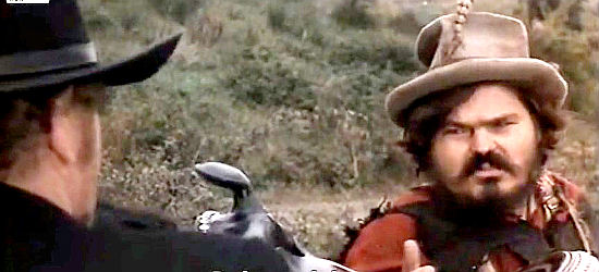 Marco Zuanelli as El Logo makes a point with Doc Williams (Wayde Preston) in Hey Amigo, You're Dead (1970)