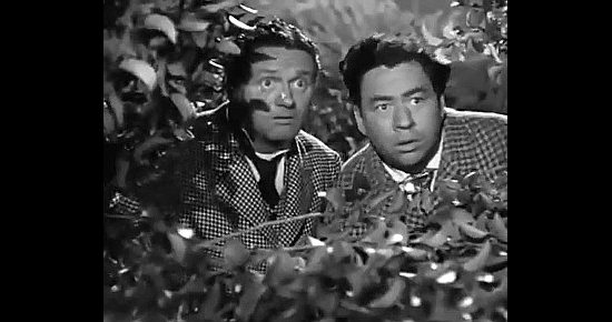 Wally Brown as Jerry Miles and Alan Carney as Mike Strager in Girl Rush (1944)