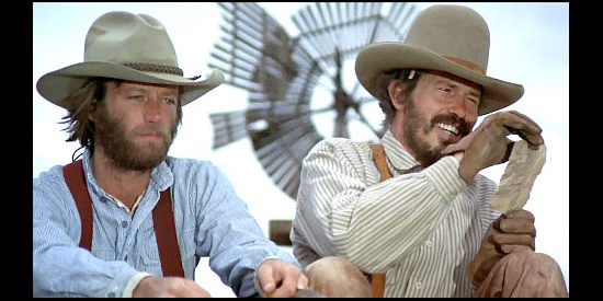 Peter Fonda as Harry Collings and Warren Oates as Arch Harris in The Hired Hand (1971)