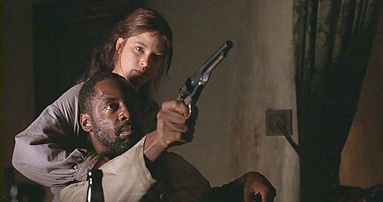 Nicki Aycox as Annabelle with a knife to the throat of Todd (Isaiah Washington) during a tense moment in Dead Birds (2004)