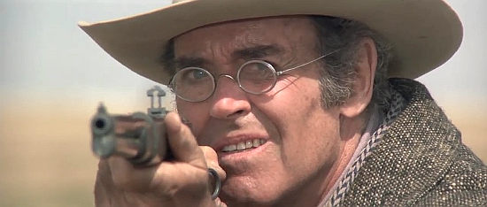 Henry Fonda as Jack Beauregard, taking on the Wild Bunch, in My Name is Nobody (1973)