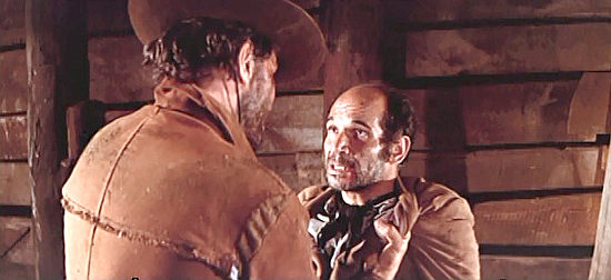 Anthony Steffen as Johnny Ashley catches up with El Gringo (Jose Manuel Martin), one of El Chacal's men in Seven Dollars on the Red (1966)