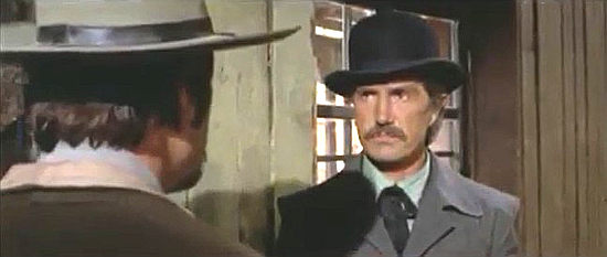 Giacomo Rossi-Stuart at the Pinkerton detective on the outlaws trail in Ben and Charlie (1972)