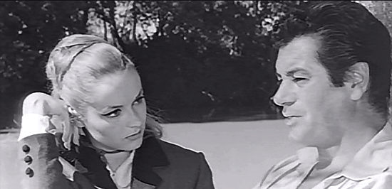 Marta Reves as Ines Saltierra and Jose Suarez as Jose Mendoza get to know one another better in The Jaguar (1963)