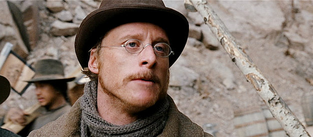 Alan Tudyk as Doc Porter, one of the men on the trip to Contention in 3:10 to Yuma (2007)
