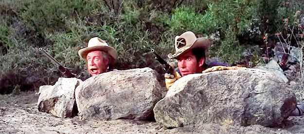 Arthur O'Connell as Sgt. Rodermill and George Hamilton as Lt. McQuade, pinned down in A Thunder of Drums (1961)