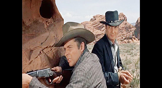 Audie Murphy as Seven and captured outlaw Jim Flood (Barry Sullivan) face Apache trouble in Seven Ways from Sundown (1960)