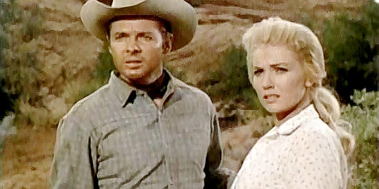 Audie Murpy as Ben Lane and Joan O'Brien as Kelly, concerned as they watch the Apache return in Six Black Horses (1962)