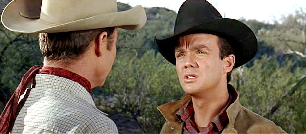 Ben Cooper as Willie Martin, trying to convince Clint they should live up to the oath they made to Capt. Andrews in Arizona Raiders (1965)