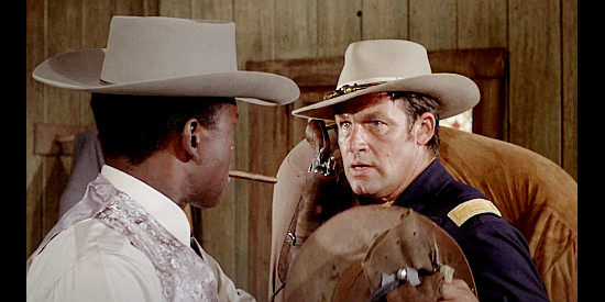 Bill Travers as Lt. Scotty McAllister, giving Toller (Sidney Potier) a word of advice about Jess Remsberg in Duel at Diablo (1966)