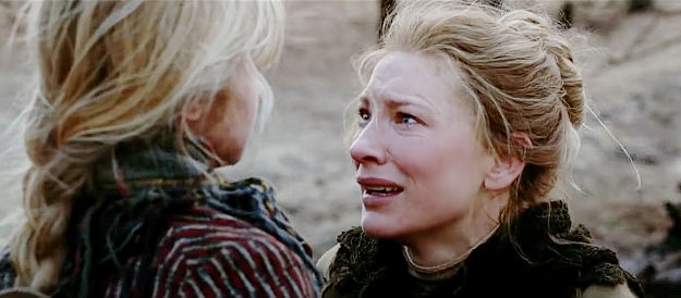 Cate Blanchett as Magdalena Gilkeson finds one daughter, Dot, and realizes the other is missing in The Missing (2003)