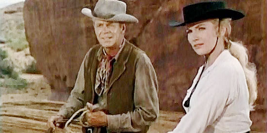 Dan Duryea as Frank Jesse and Joan O'Brien as Kelly watching Apache on the horizon in Six Black Horses (1962)