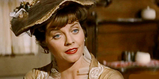 Helen Joseph as Ruth Flynn, planning to marry the marshal but concerned over his brand of justice in The Broken Land (1962)