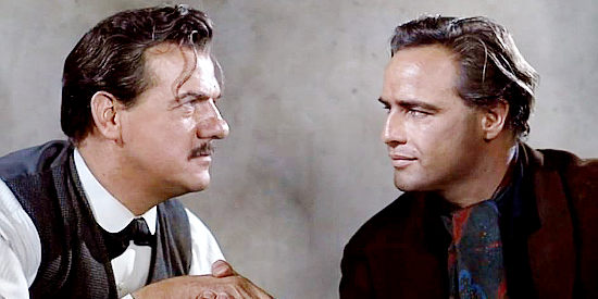 Karl Malden as Dad Longworth and Marlon Brando as Rio, meeting again five years after robbing a bank together in One-Eyed Jacks (1963)