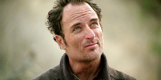 Kim Coates as Elli Tate, the escaped convict with a score to settle with Matt Austin in The Pledge (2008)
