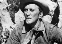 Kirk Douglas as Jack Burns, on the watch for his pursuers in Lonely Are the Brave (1962)