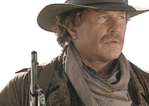 Tom Berenger as Cain Hammett in Johnson County War (2004)