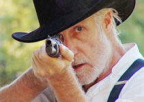 Michael Hankin as Gunter, one of Tommy Hill's friends, in Six Gun (2008)