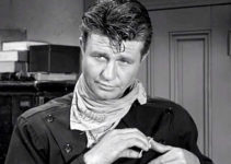 Jim Davis as Case Britton, pinning on a marshal's badge to help residents in the town that wanted to hang him in Noose for a Gunman (1960)
