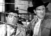 Lou Costello as Willoughby, feigning bravery in the face of Indian threats with buddy Duke (Bud Abbott) in Ride 'Em Cowboy (1942)