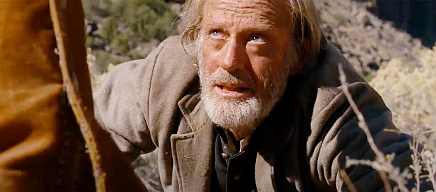 Peter Fonda as Byron McElroy, the Pinkerton man wounded in the stage robbery in 3:10 to Yuma (2007)