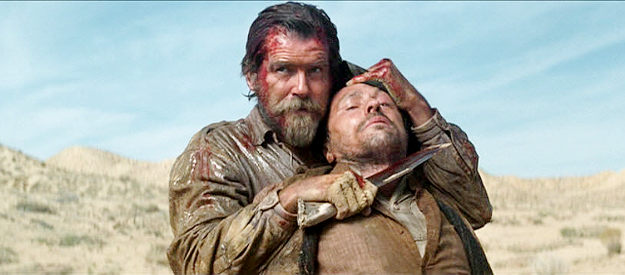 Pierce Brosnan as Gideon with a knife to the throat of Hayes (Michael Wincott) in Seraphim Falls (2006)