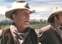 Robert Duvall as Boss Spearman and Kevin Costner as Charlie Waite in Open Range (2003)