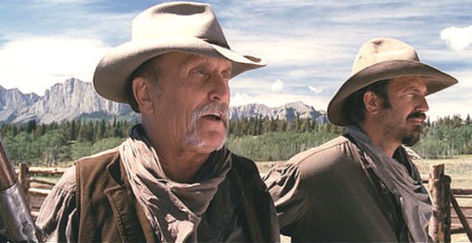 Robert Duvall as Boss Spearman and Kevin Costner as Charlie Waite in Open Range (2003)