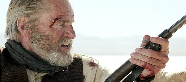 Sam Shepard as James Blackthorn, caught in the desert by the posse and fighting back in Blackthorn (2011)