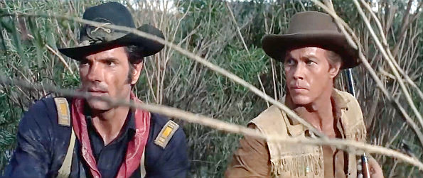 Tom Tryon as Capt. Demas Harrod and Harve Presnell as Sol Rogers, watching out for Indians in The Glory Guys (1965)