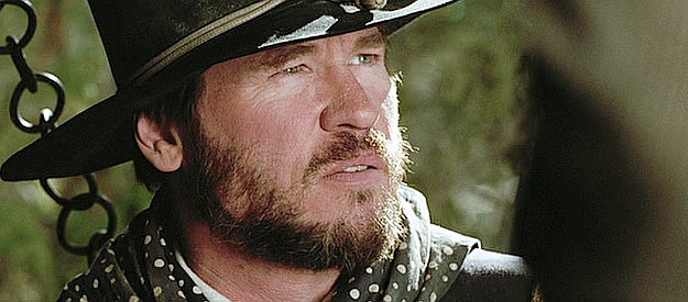 Val Kilmer as Lt. Jim Ducharme, commander of a cavalry patrol in The Missing (2003)