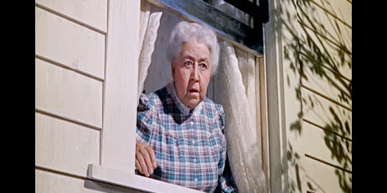 Verna Felton as Aunt Sarah, the woman who mothers over Laura Riley and Bert Harvey in Guns of the Timberland (1960)