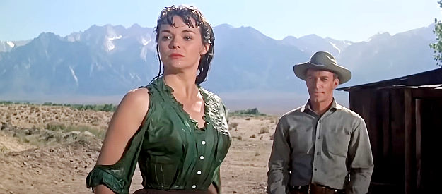 Nancy Gates as Nancy Lowe, wet and defiant after an Indian attack as Frank (Skip Homeier) looks on in Comanche Station (1960)