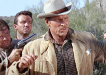Audie Murphy as Clint and Ben Cooper as Willie Martin, staging an escape from Capt. Andrews (Buster Crabbe) in Arizona Raiders (1965)