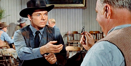 Audie Murphy as Joe Grant, checking into the Lordsburg hotel and causing paranoia in the process in No Name on the Bullet (1959)