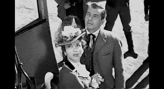 Charleton Young as Quentin Allen, meeting bride-to-be Gail Bonner (Beverly Garland) as she arrives in Bitter Creek (1954)