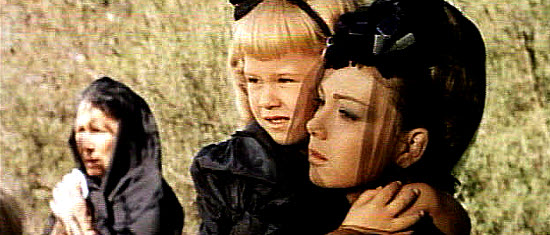 Lorella de Luca as Hally Brown 04 with daughter Elisabeths in The Return of Ringo (1965)