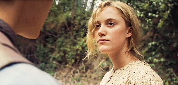 Maika Monroe as Abigail Riley, falling for Marcus though she knows it could lead to truoble in Echoes of War (2016)