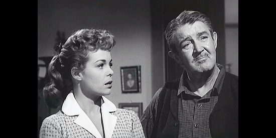 Nancy Gates as Linda Gipson, the girl who plans to marry Wade, with her father Tom (Robert Burton) in The Brass Legend (1956)