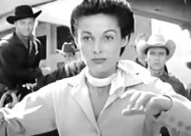 Joan Taylor as Anne LeBeau, ready to knife a man for calling her a dirty squaw in Apache Woman (1955)