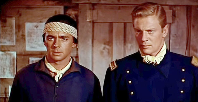 John Hudson as Sgt. Jonas and Peter Graves as Lt. Ben Keegan in Fort Yuma (1955)