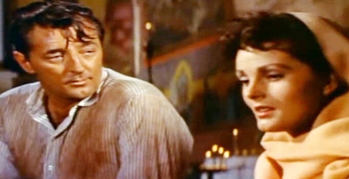 Robert Mitchum as Wilson and Ursula Thiess as Lisa Kennedy, finding time for romance in Bandido! (1956)
