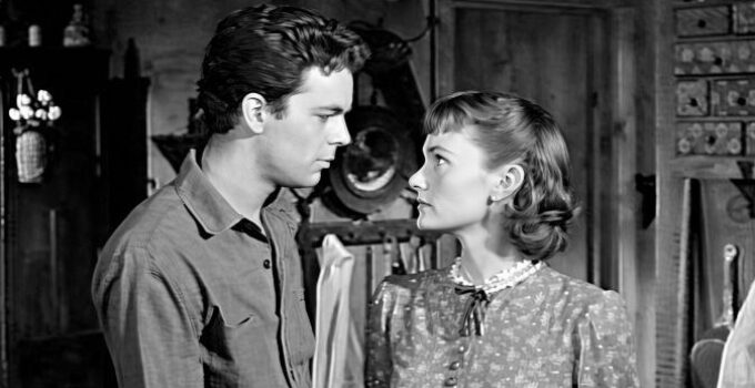 Russ Tamblyn as Tully Rice and Gloria Talbott as Nora Bawde, trying to escape the stain of their outlaw upbringing in The Young Guns (1956)